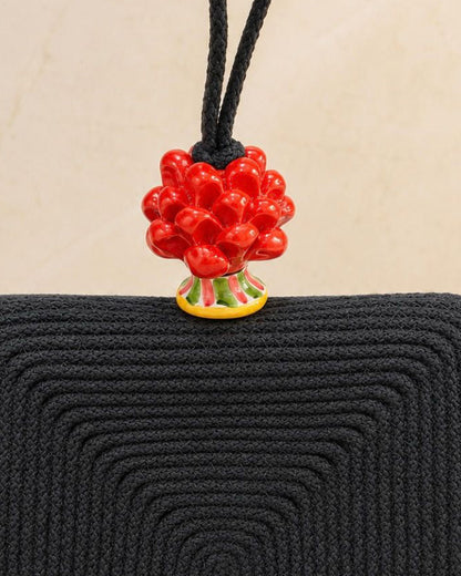 Noir Flame · Bolso de mano de algodón negro con piña de Caltagirone roja