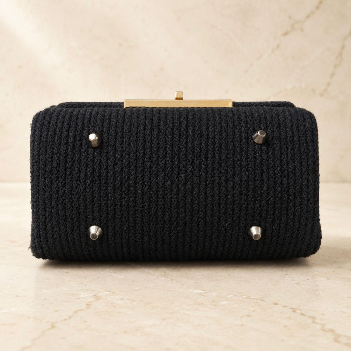 Noir Flame · Bolso de mano de algodón negro con piña de Caltagirone roja